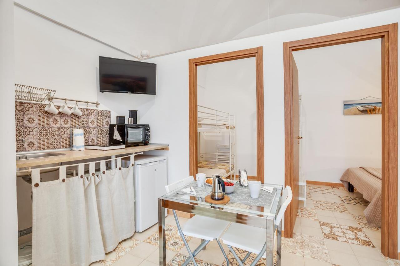 Tiny House 21 Bright Aparment Apartment Полиняно а Маре Екстериор снимка