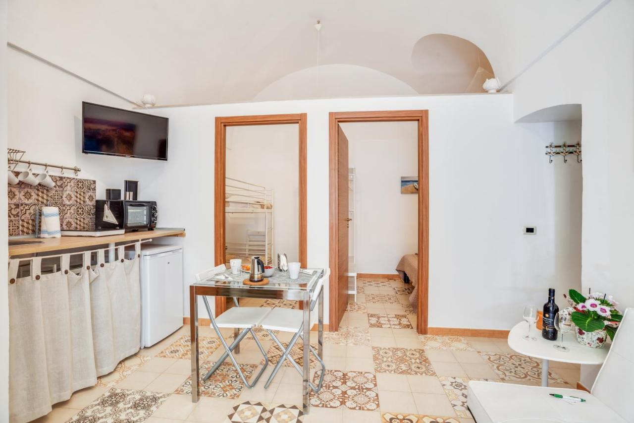 Tiny House 21 Bright Aparment Apartment Полиняно а Маре Екстериор снимка