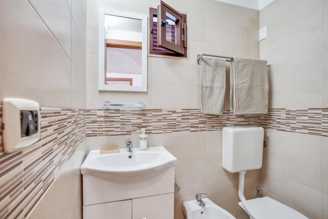 Tiny House 21 Bright Aparment Apartment Полиняно а Маре Екстериор снимка